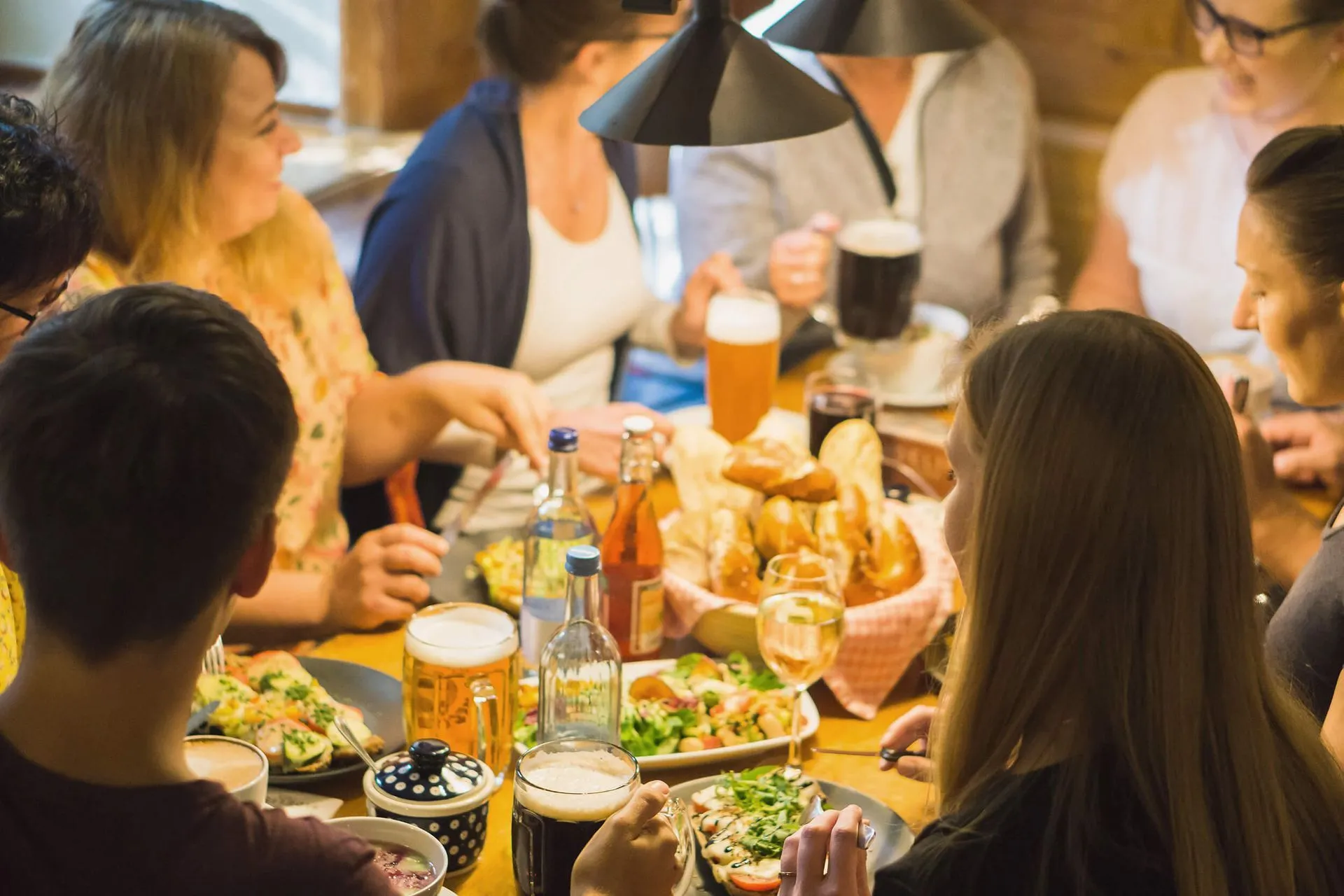 Fidelisbaeck-Brotzeit-mit-Freunden-web