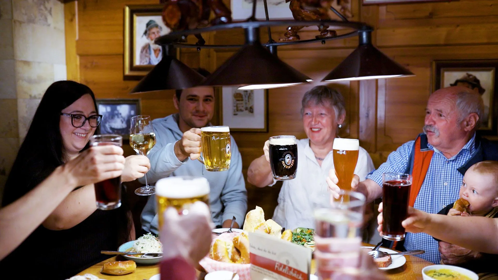 Gastwirtschaft - Anstoßen