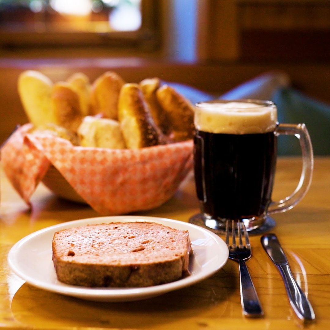 Gedeack-Leberkäs-Dunkles-Bier-Brotkorb